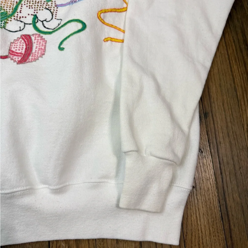 Vintage Hanes Sewn Kitten Pattern Playing Yarn White Size Medium Colorful - Picture 4 of 8